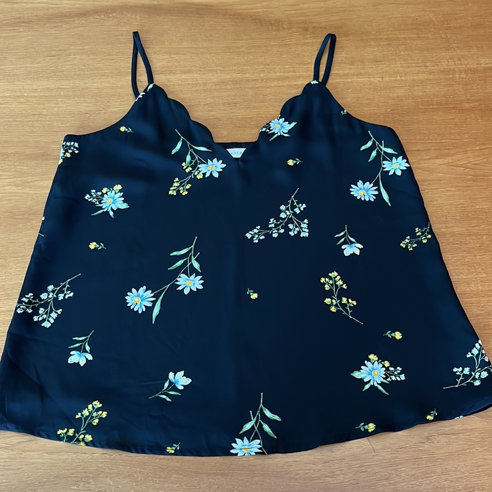 Socialite Floral Cami, Scalloped Neck Edge, Adjustable Straps, Lined, Size M